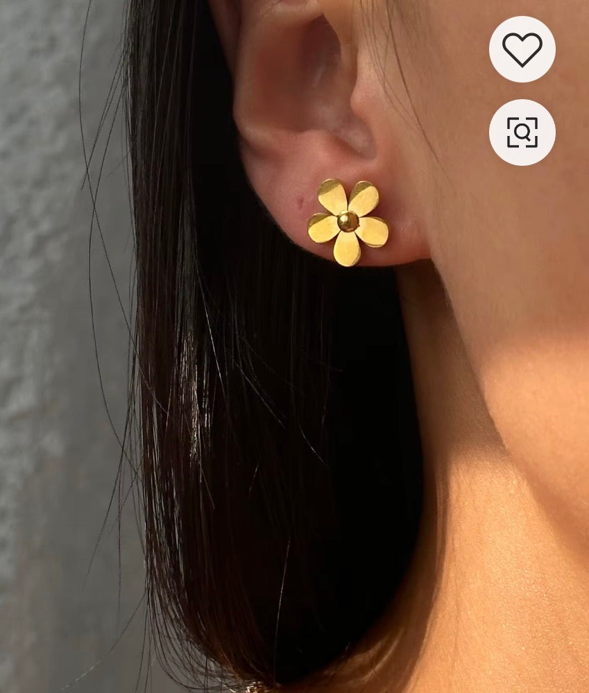 Gold Stainless Steel Daisy Flower Stud Earrings